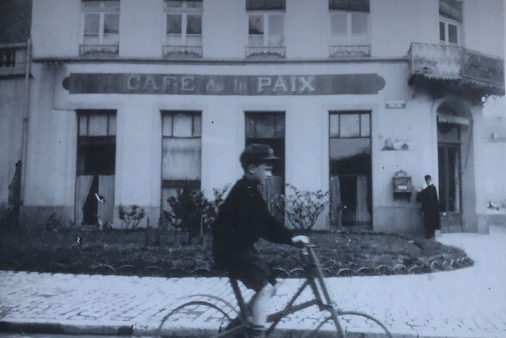 Let's (RE)discover our city – Café de la Paix on Boulevard Royal